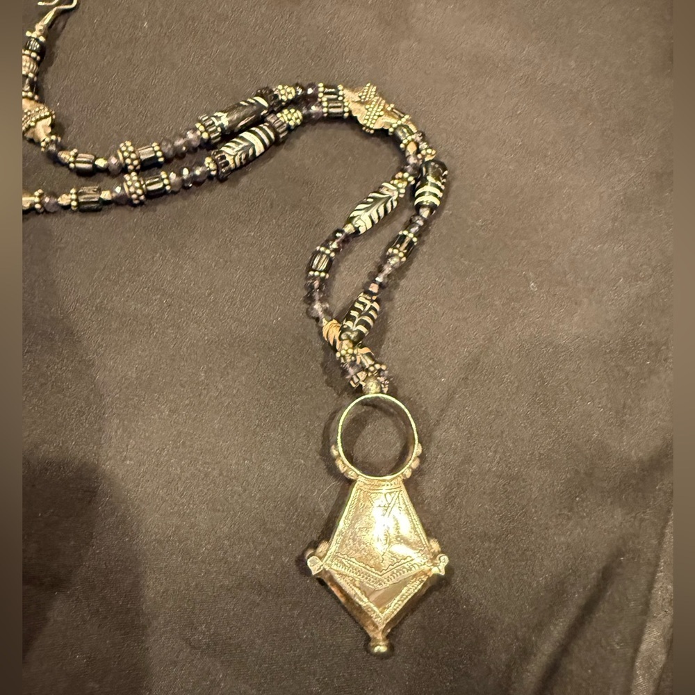 Tuareg Silver and Agate Tanfouk Necklace, Moroccan Berber Necklace Tribal - Picture 10 of 12
